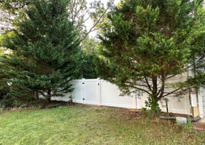 Vinyl fence by Fence Imperial, showcasing a sleek and modern design with low-maintenance features for a contemporary look.